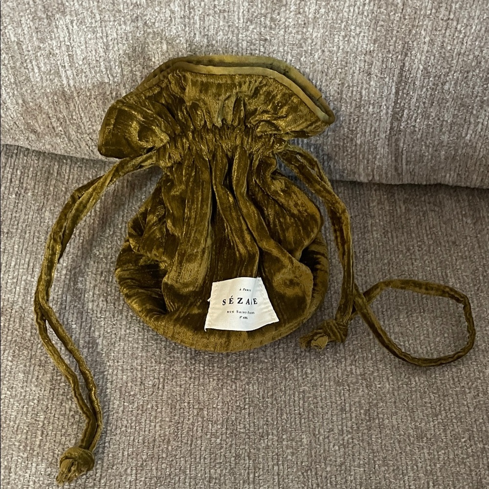 Sezane velvet pouch. New